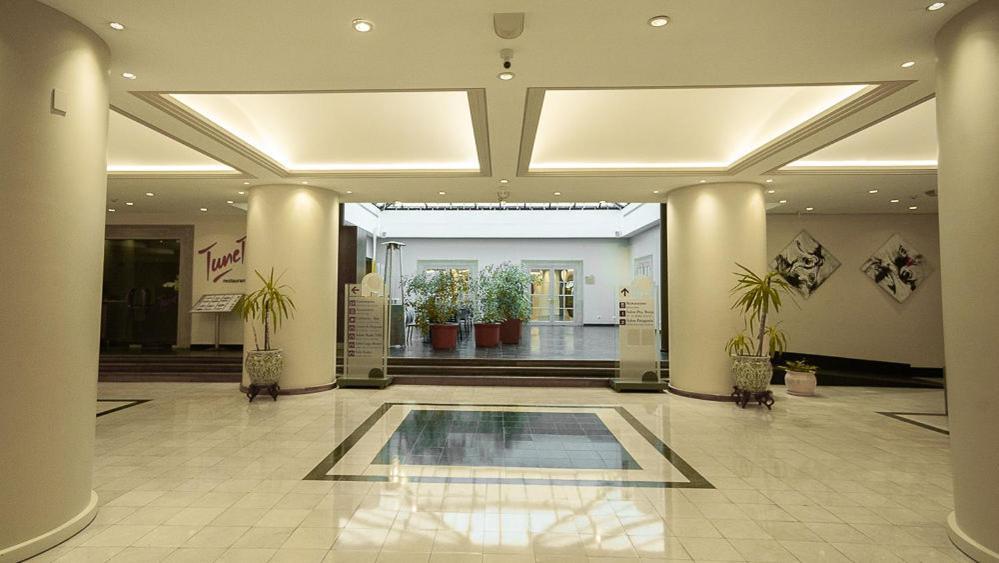 Austral Plaza Hotel コモドーロ・リバダビア エクステリア 写真