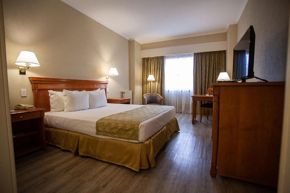 Austral Plaza Hotel コモドーロ・リバダビア エクステリア 写真