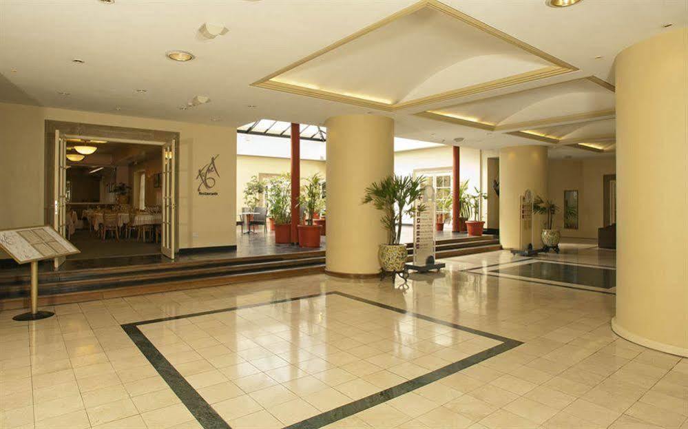 Austral Plaza Hotel コモドーロ・リバダビア エクステリア 写真
